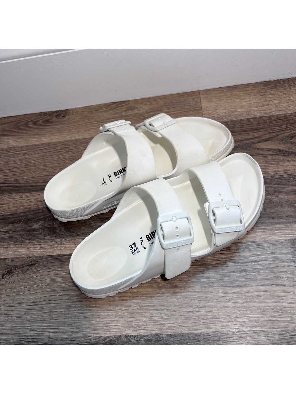 Birkenstock Arizona white slide sandals women's size 6.5 (37)